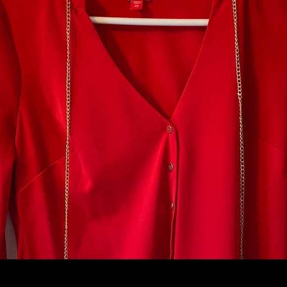 Red Guess Factory Top with Golden Chain - Picture 3 of 6